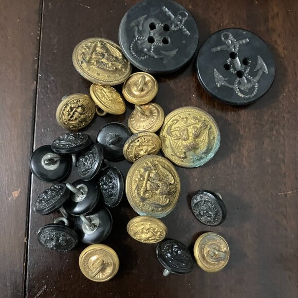 Lot of Vintage US Navy & Navy Medic Buttons WWII Korea Military - Picture 2 of 10